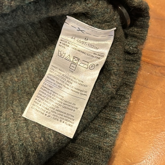 Banana Republic Wool Green Sweater - Picture 6 of 6